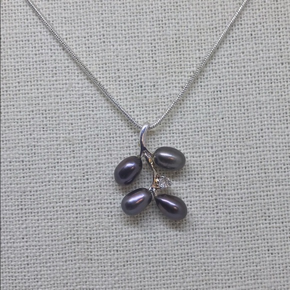 New Black Pearl Leaf Necklace - Picture 4 of 7